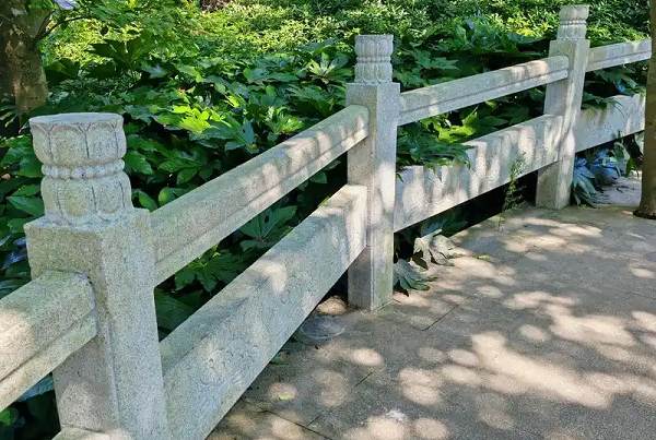 2. 企业信用与经营荣誉